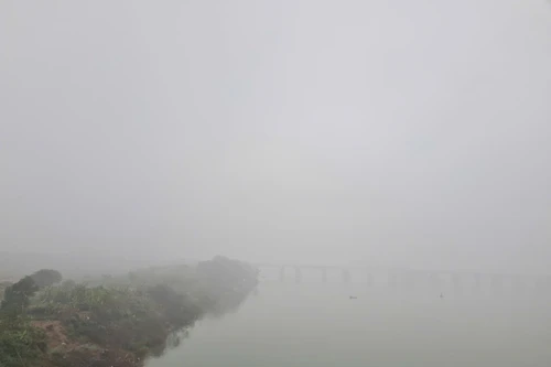 Bầu trời Hà Nội sáng sớm mù mịt như Sa Pa, chất lượng không khí xấu