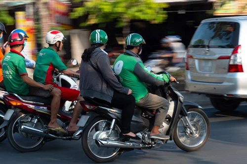 Xe công nghệ phụ thu 10-15 nghìn đồng/chuyến xe trong bảy ngày Tết