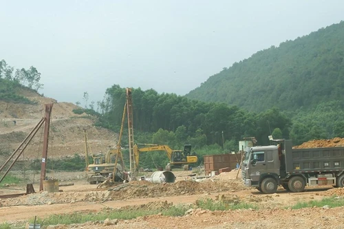 Tuyệt đối không để tình trạng “mua đi bán lại” các mỏ vật liệu phục vụ dự án cao tốc Bắc- Nam