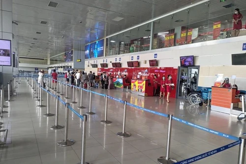 Hà Nội kiến nghị tiếp tục "đóng cửa" sân bay Nội Bài, dừng tàu khách