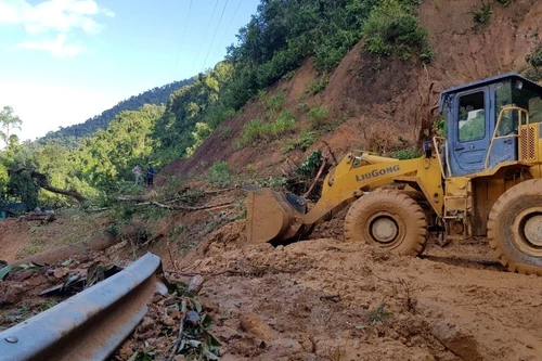 Sạt lở núi vùi lấp 53 người ở Nam Trà Mi: Đã tìm thấy 8 thi thể