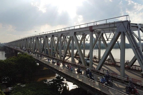 Xem kiểm nghiệm từ chiếc ốc vít để sửa tổng thể cầu Chương Dương 36 năm tuổi