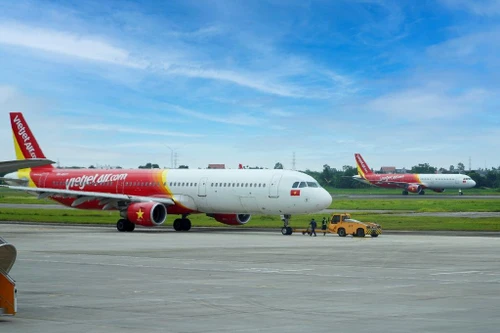 Thanh toán không tiền mặt, đặt vé bay Vietjet vi vu đón Hè