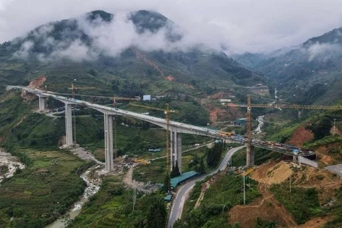 Lập Hội đồng thẩm định điều chỉnh dự án đường nối cao tốc Nội Bài- Lào Cai với Sa Pa