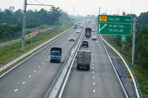 Phí cao tốc Trung Lương- Mỹ Thuận giảm tối đa gần 100.000 đồng/lượt xe, nhiều lái xe vẫn chê đắt