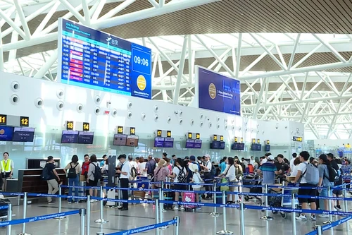 Hàng không đồng loạt phản đối sân bay Đà Nẵng thu 100.000 đồng/lối đi ưu tiên