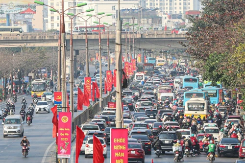 Mùng 4 Tết: 15 người chết vì tai nạn, cao tốc Pháp Vân ùn tắc phải tạm đóng