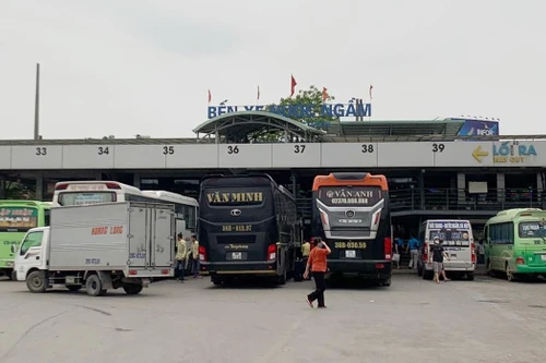 Hà Nội yêu cầu báo cáo về loạt doanh nghiệp vận tải bỏ bến xe Nước Ngầm