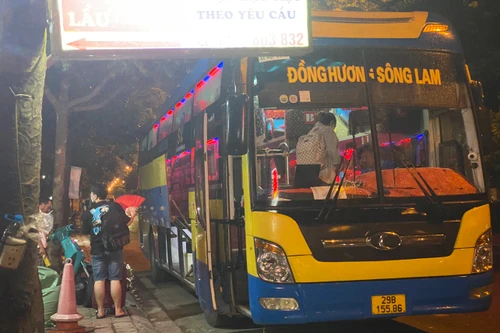 Hà Nội điểm mặt một loạt xe khách, xe hợp đồng trá hình vi phạm