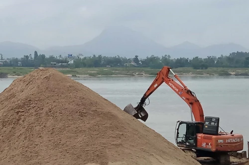 Vì sao Nam Định hủy kết quả trúng đấu giá khai thác mỏ cát trên sông Hồng?