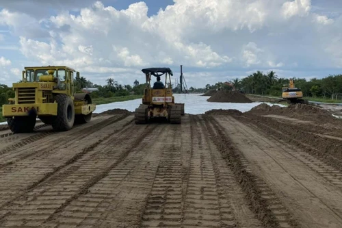 Hàng loạt dự án cao tốc ở miền Tây bị chậm tiến độ do thiếu cát