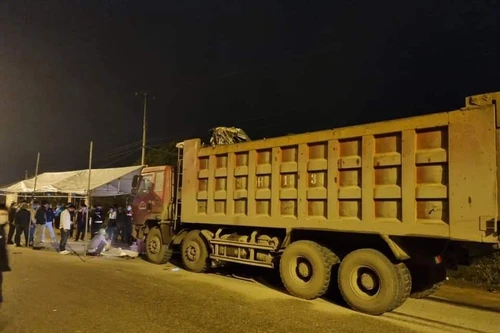 Yêu cầu kiểm tra nồng độ cồn lái xe tải đâm vào xe máy làm 3 người trong một gia đình tử vong