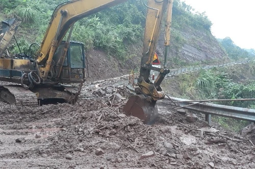 Mưa lớn khiến đất sạt lở làm 2 người thiệt mạng ở Hà Giang