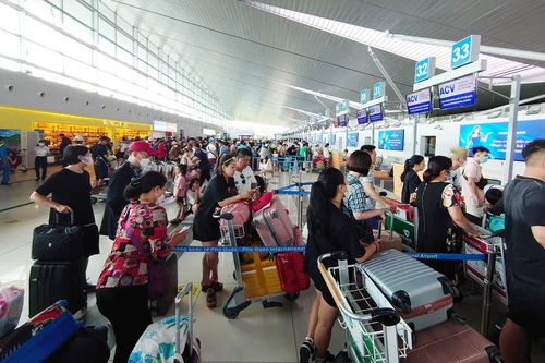 Hai sân bay lớn nhất nước dự báo ùn tắc cao điểm Tết: Hành khách lưu ý gì để không lỡ chuyến?