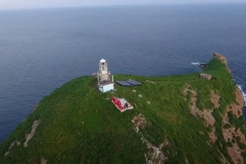 Điều trực thăng tìm kiếm hai nhân viên hải đăng Hòn Hải bị sóng cuốn mất tích