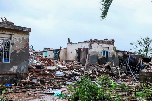 Vì sao xuất hiện nhiều cơn lốc xoáy trong bão số 10 mà không dự báo được?