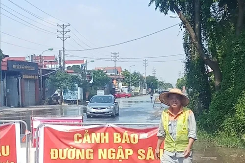 Quốc lộ 3 qua Hà Nội ngập sâu, phương tiện lưu ý đi theo lộ trình khác