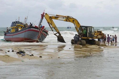 Mưa lũ bất thường hoành hành miền Trung, Thủ tướng yêu cầu tập trung khắc phục