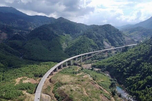 Cao tốc La Sơn- Túy Loan sẽ được thông xe vào giữa tháng 4