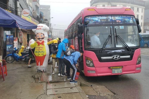 Xe biển kiểm soát nước ngoài công khai chở khách liên tỉnh trái phép, vì sao chưa được xử lý dứt điểm?