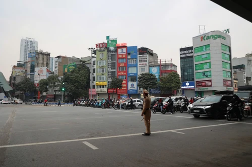 Thí điểm tổ chức giao thông nút giao Thanh Xuân: Ngày đầu còn nhiều bỡ ngỡ