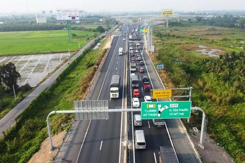 Nhiều cao tốc xây dựng chưa đúng tiêu chuẩn, tiềm ẩn nguy cơ mất ATGT 