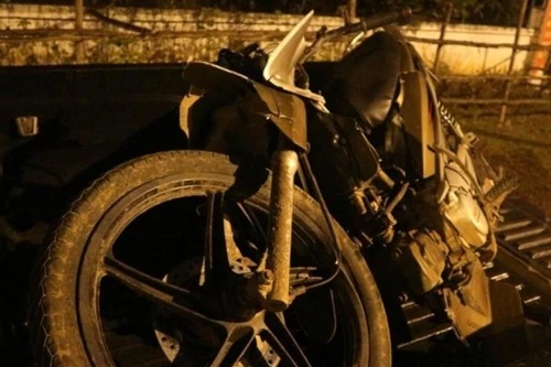 Cháu bé trong vụ tai nạn xe tải đâm xe máy ở Thanh Hóa đã tử vong