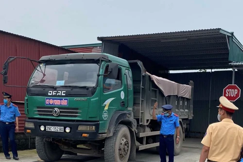 Thanh tra GTVT phối hợp CSGT đồng loạt kiểm tra ô tô kinh doanh vận tải trên địa bàn Hà Nội