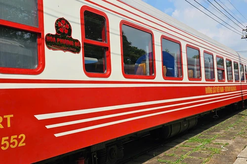 Đường sắt chạy tàu VIP Hoa Phượng Đỏ hành trình Hà Nội- Hải Phòng