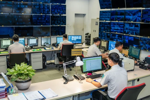 Khách Hàn Quốc hốt hoảng vì qua cửa soi chiếu an ninh bỗng nhiên mất đồng hồ