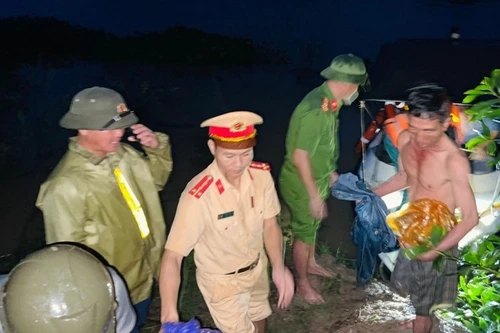 Bộ trưởng Giao thông gửi thư cảm ơn lực lượng vũ trang cứu 9 công nhân bị cô lập do mưa lũ