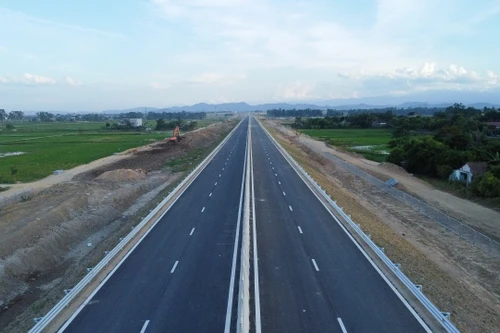 Thông xe toàn tuyến cao tốc Diễn Châu- Bãi Vọt vào sáng 30-6
