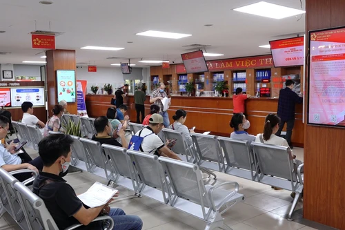 Hà Nội khuyến khích người dân cấp, đổi bằng lái xe tại 13 quận, huyện được ủy quyền