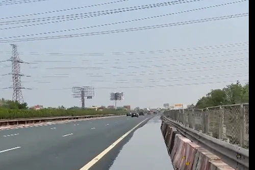 Cao tốc Pháp Vân- Cầu Giẽ hết ngập, phương tiện lưu thông bình thường