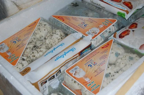 Bánh bao mốc xanh, thịt cá bốc mùi tại Co.opmart Hà Nội.