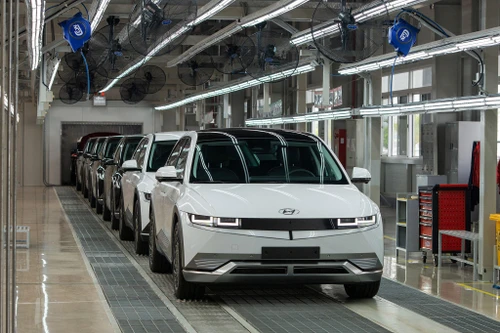 Đề xuất hỗ trợ 1.000 USD cho người mua ô tô điện, ưu tiên tham gia giao thông ở đô thị