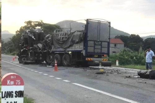Lái xe đầu kéo tử vong tại chỗ sau cú đâm trực diện với xe tải trên quốc lộ 1A