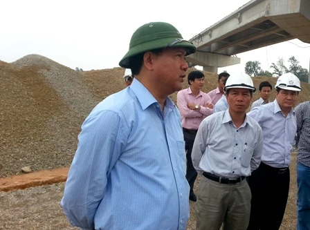 Thí điểm khắc phục hằn lún đường bằng nhựa Polymer