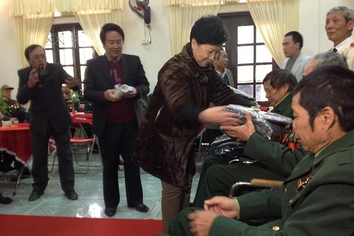 Mang hơi ấm cho thương bệnh binh dịp Xuân về