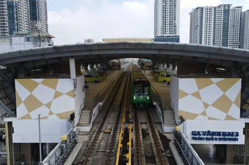 Khách đông đúc, tàu Cát Linh- Hà Đông chạy tần suất 6 phút/chuyến