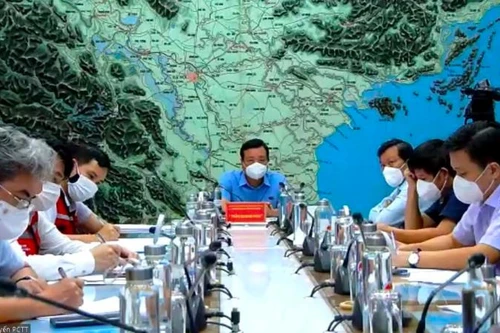 Hơn 70.000 dân phải sơ tán tránh bão Conson, nhiều địa phương lo lắng vì đang giãn cách