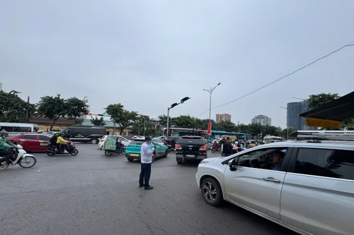 Bến xe Giáp Bát miễn phí cho tất cả phương tiện vào đưa đón hành khách