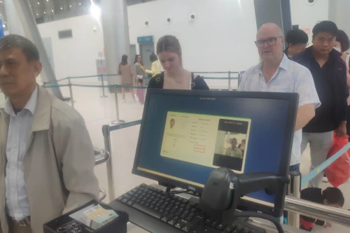 Mất 15 giây để nhận diện sinh trắc học khách làm thủ tục lên tàu bay