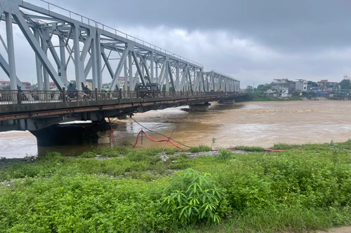 Hà Nội: Cấm người và toàn bộ phương tiện lưu thông qua cầu Đuống từ 22h đêm 10-9