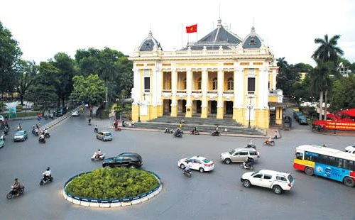 Thay thế vòng xuyến khu vực quảng trường Cách mạng tháng Tám