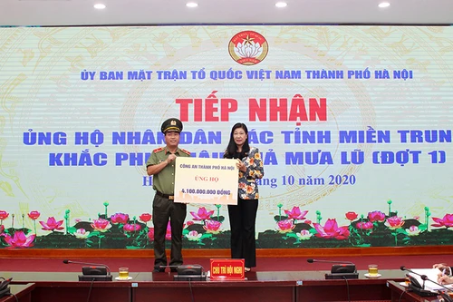 Mặt trận Tổ quốc Việt Nam TP Hà Nội tiếp nhận ủng hộ đồng bào miền Trung