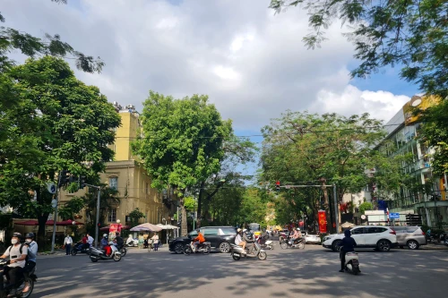 Quản lý, sử dụng hè phố ra sao cho phù hợp với đô thị Hà Nội?