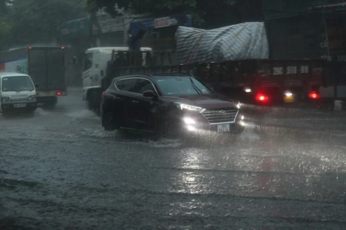 Mưa lớn xối xả ở Bắc bộ kéo dài đến khi nào?