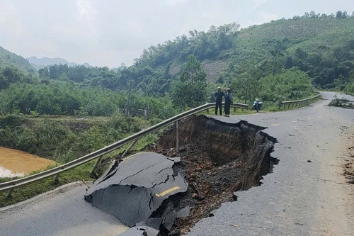 Đường Hồ Chí Minh đoạn Chợ Mới- Chợ Chu sạt lở, phương tiện lưu thông thế nào?