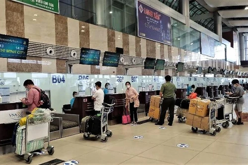 Các địa phương đồng loạt bỏ quy định cách ly tập trung với khách đi máy bay